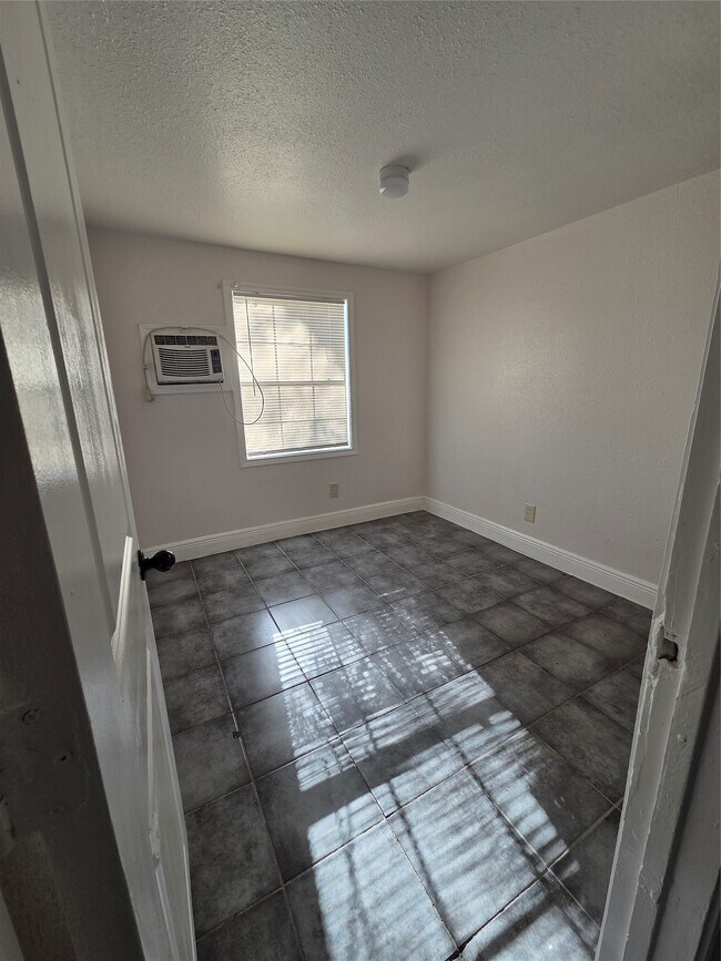 Photo - 302-371 71st St Unit 3