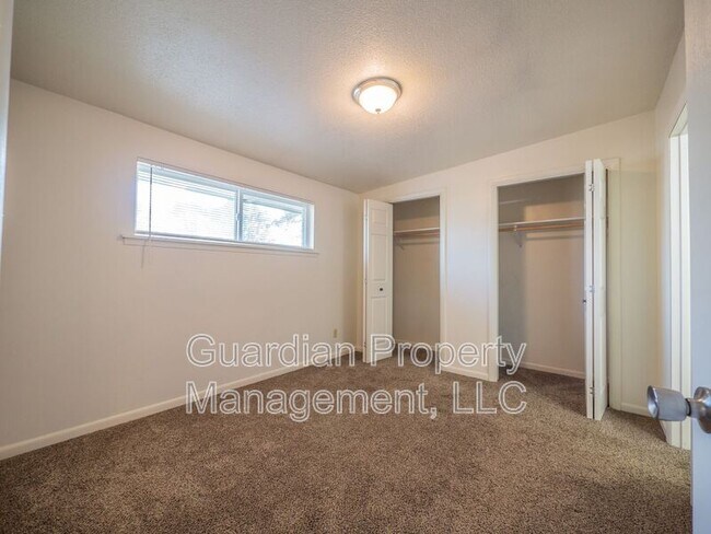 Photo - 1121 N College Dr