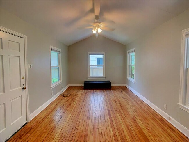 Photo - 5010 Shoalwood Ave