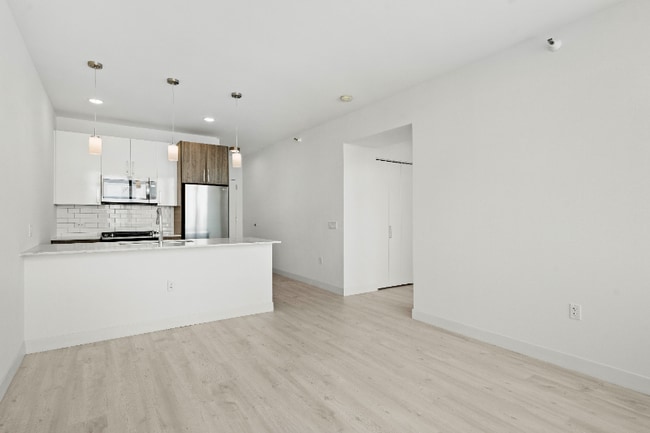 Photo - 801 S Michigan Ave