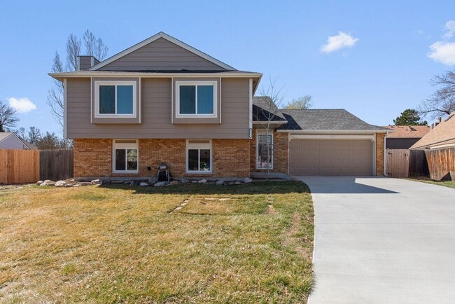 Building Photo - 4 Bedroom 2 Bathroom Large Yard in South West Fort Collins