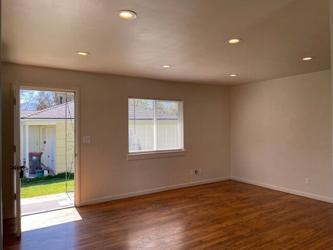 Photo - Nice 2 Bedroom 1 Bath Front Duplex-Parking and a Garage with Remote for Easy Access
