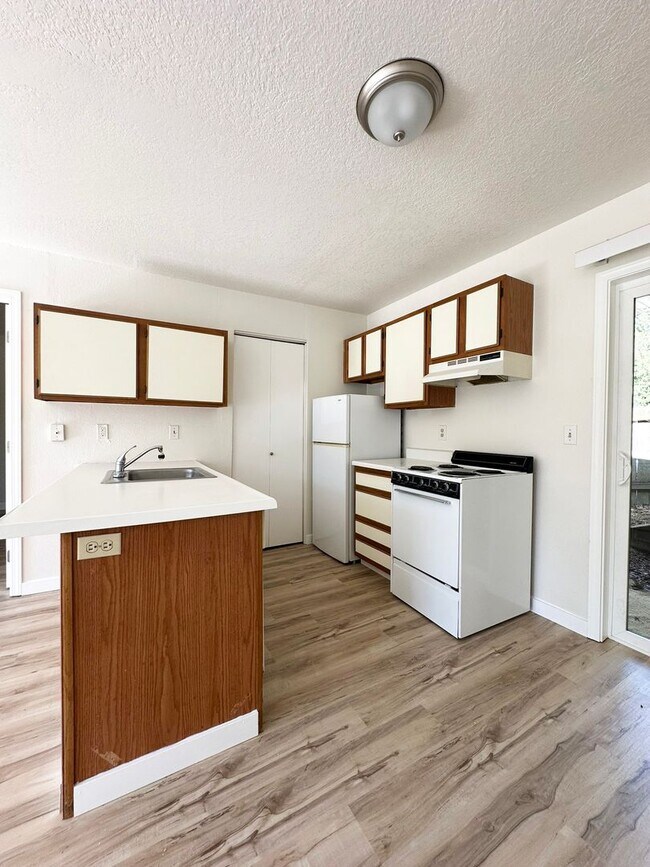 4940-4950 SW 45th Ave