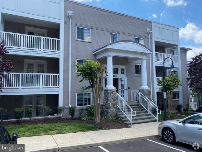 Building Photo - 4193 S Four Mile Run Dr Unit 103 Rental