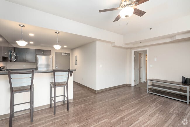 1BR,1BA - 640SF - Living Room