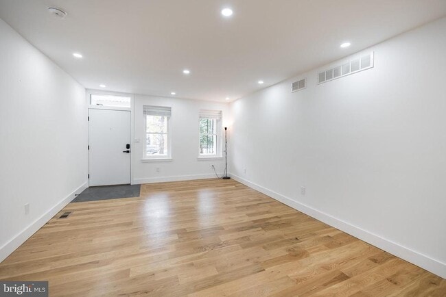 Building Photo - 2009 E Cumberland St