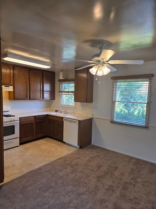 Photo - 5005 Whitsett Ave