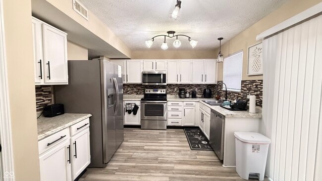 Photo - 6010 Lakeside Manor Ave