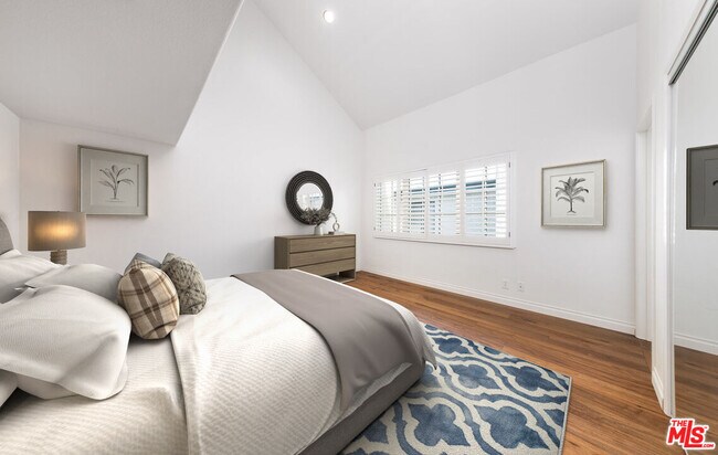 Photo - 2333 Oak St Unit 2