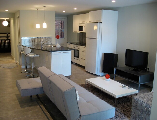 Photo - 626 G St NE Unit B