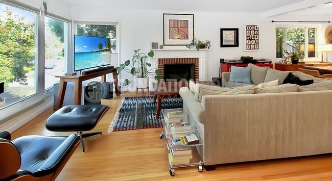 Photo - 122 Du Bois St