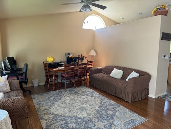 Photo - ALL PROSPECTIVE TENANTS MUST SUBMIT A $58 ...