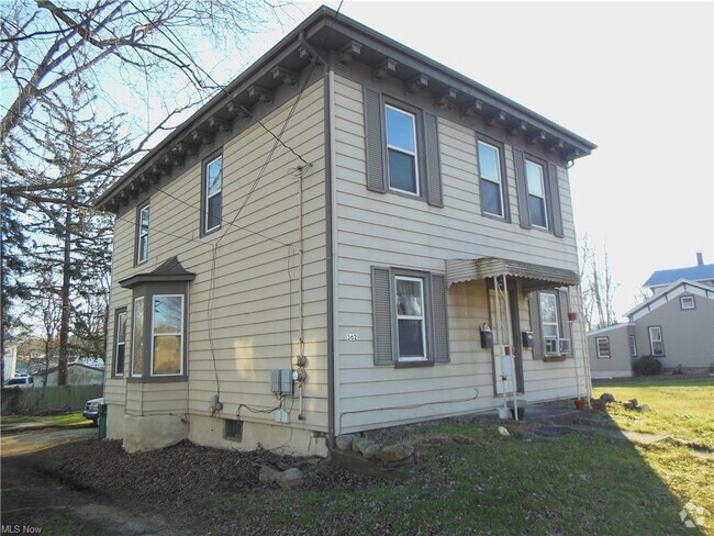 Building Photo - 362 W Main St Unit Down Rental