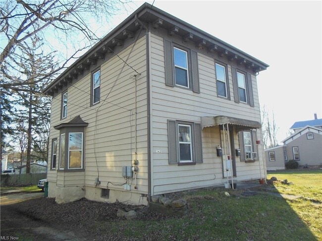 Building Photo - 362 W Main St Unit Down Rental