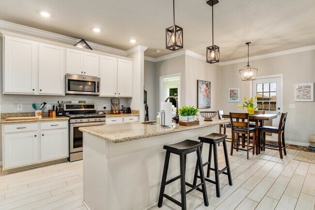 Photo - Bright, Beautiful Home in the Highly Desirable Sunrise Gated Community!