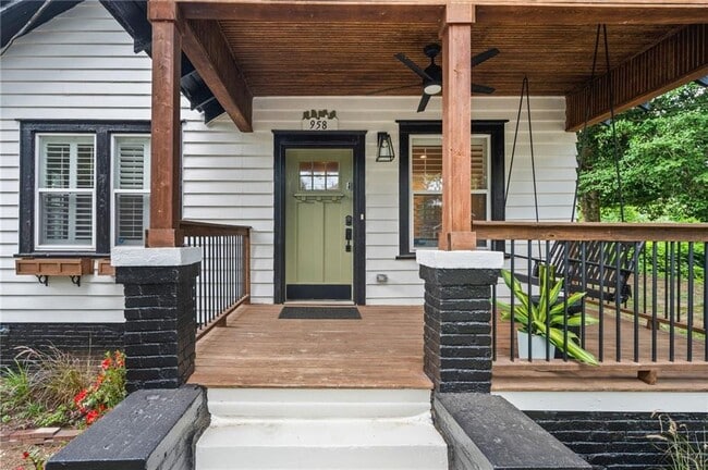 Photo - 958 Crew St SW