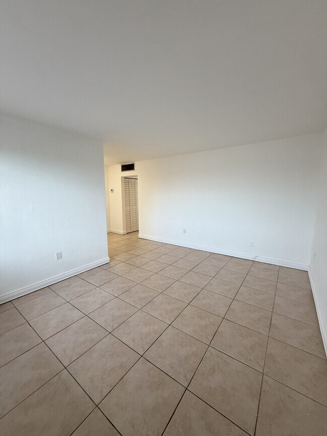 Livingroom - 5165 W Flagler St