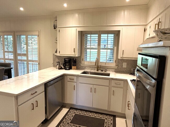 Photo - 370 Herrington Dr NE