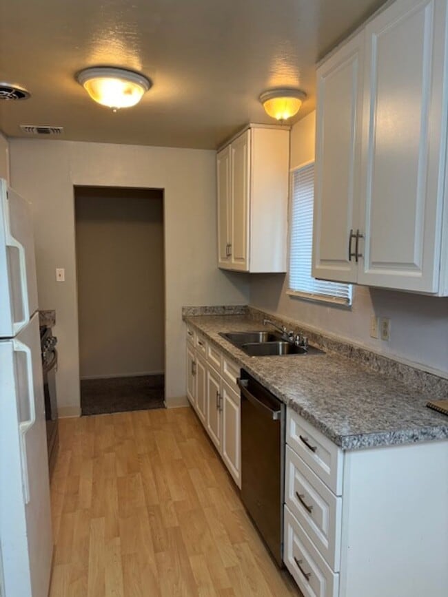 Photo - Fair Oaks Bungalow!