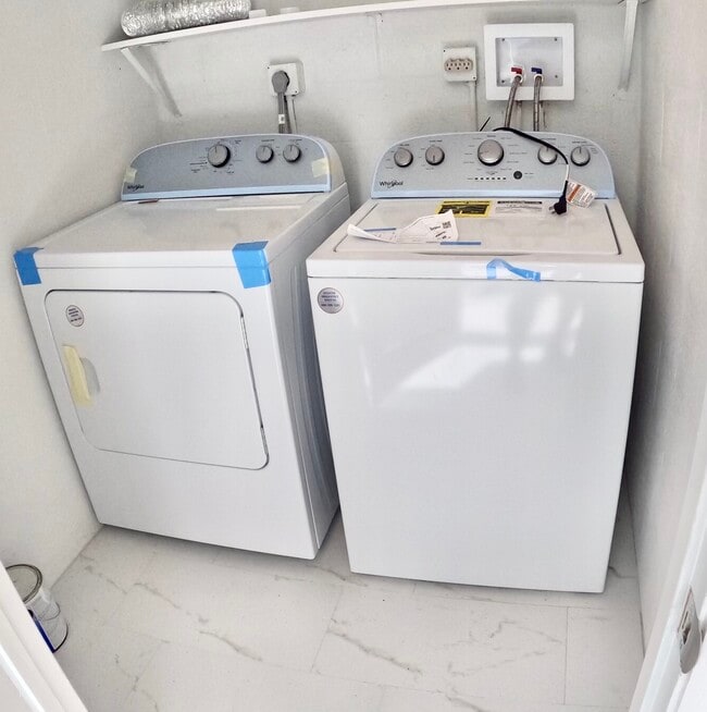 Building Photo - 2 Lake Vista Trail Unit 107