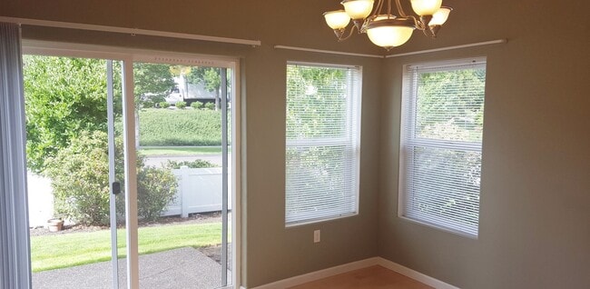 Photo - 3br/2.5ba Townhome with 2-Car Garage + Bonus Room  ** Central Heat & AC **