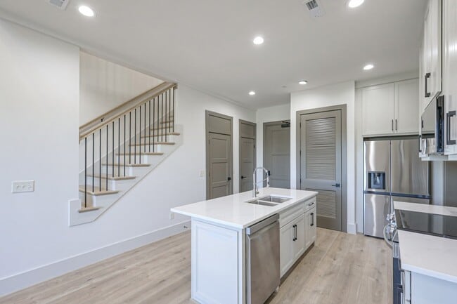 Photo - 1025 Southwalk Dr Unit 204