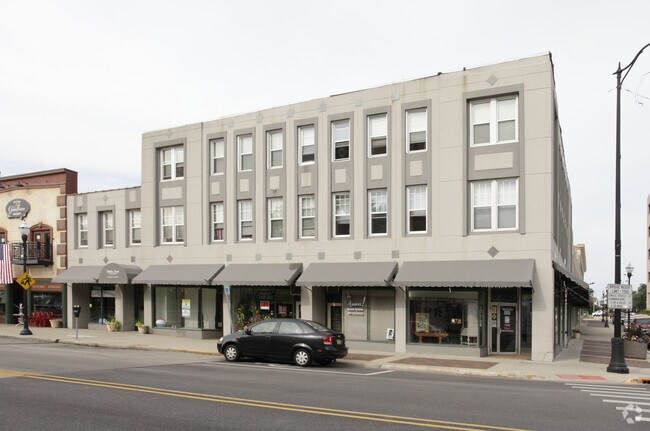 Photo - 100-108 S Genesee St