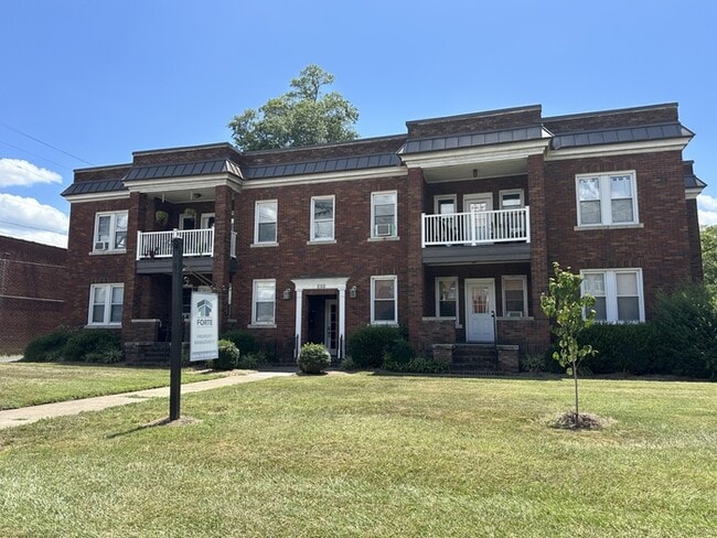 Building Photo - Great Studio Apartment in Downtown Mooresville!