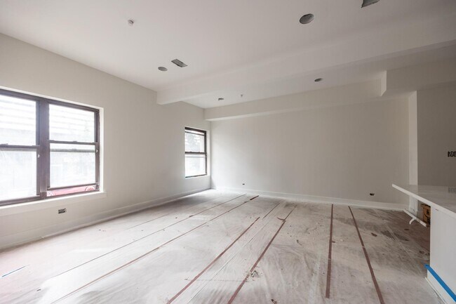 Photo - 823 W Montrose Ave Unit 1