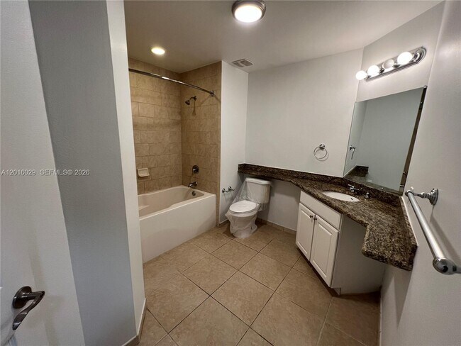 Photo - 3001 NE 185th St Unidad 12