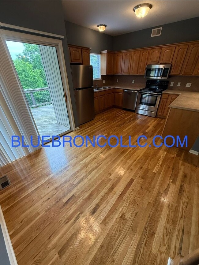 Photo - Spacious unit with Beautiful hardwood floors and nice touches throughout!
