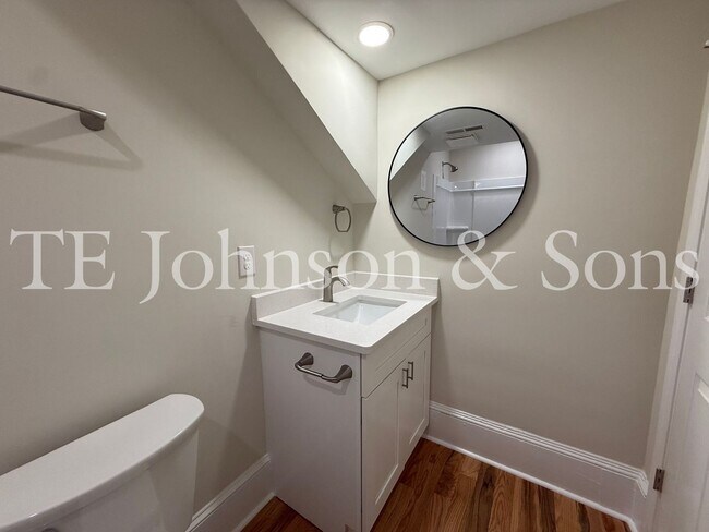 Photo - Updated 3BR/2BA Apartment with Quartz Counters & Modern Finishes Unidad 2106 Main 3
