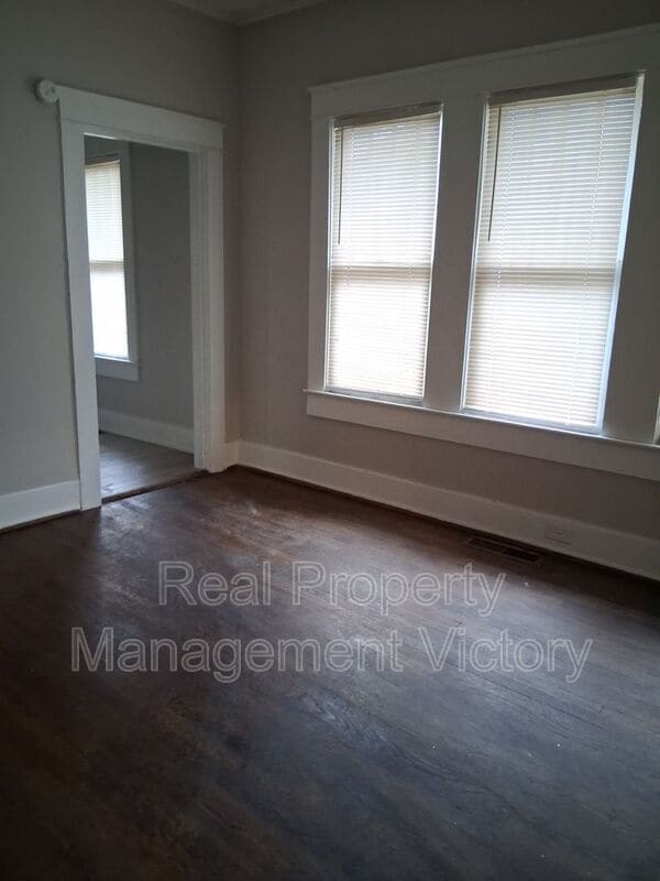 Photo - 7017 Division Ave