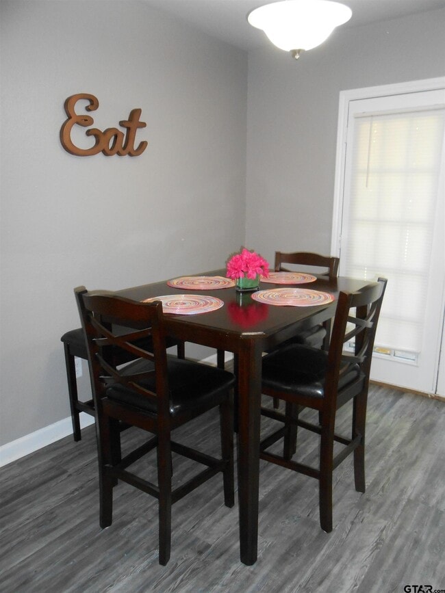 Photo - 7108 Gatewood Dr