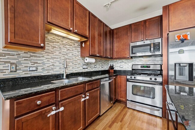 Photo - 1001 W 15th St