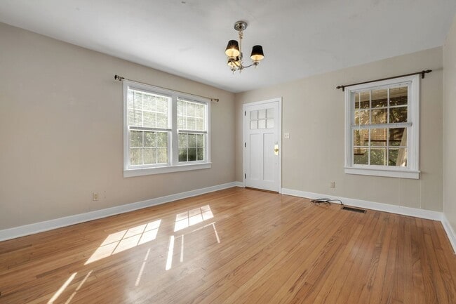 Photo - Charming Midtown Apartment