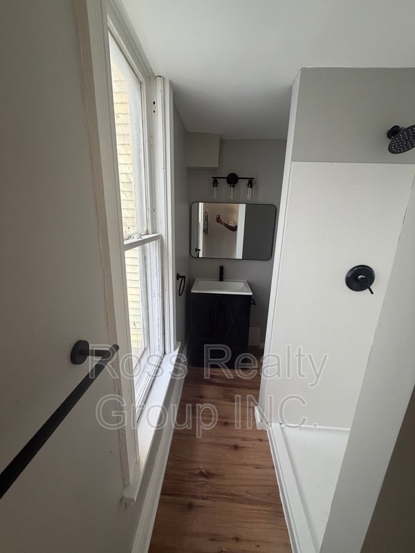 Photo - 148 Gibbons St
