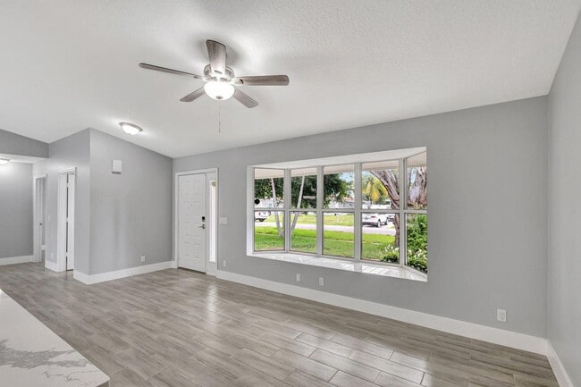 Photo - 843 Azalea Dr