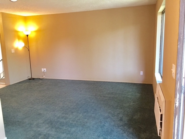 living room - 200 SW Florence Ave Unit i-8