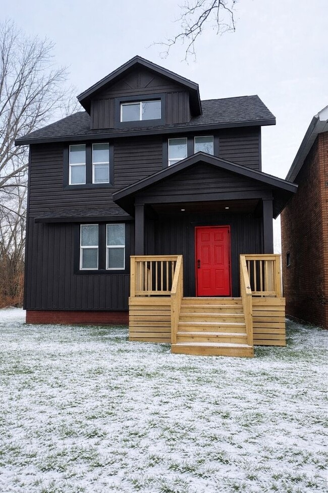 Building Photo - For Lease : 5 bedroom 1 1/2 bathroom fully renovated home in nice area. Call KPM 313-429-3244