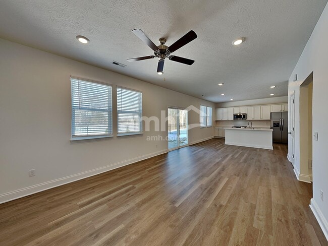 Photo - 1076 Broyles Xing