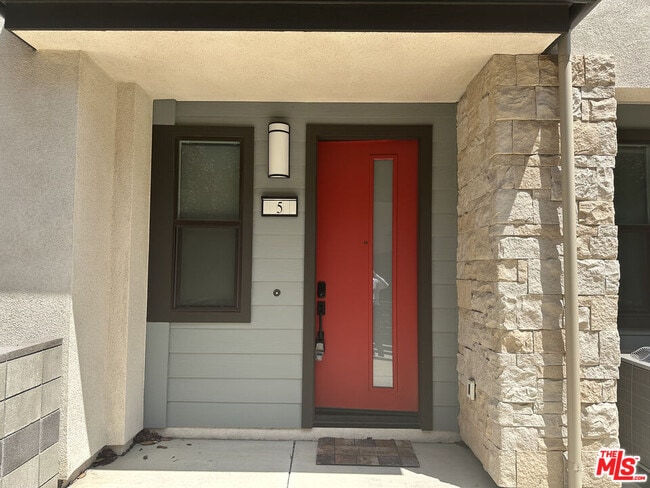 Photo - 2957 W Lincoln Ave Unit 5