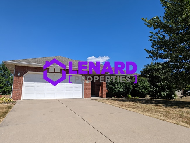 Building Photo - Spacious 3 Bedroom Home!