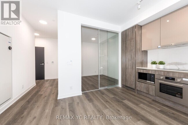 Photo - 180 Front St E Unité 1007