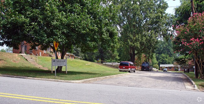 Photo - Oakwood Apartments