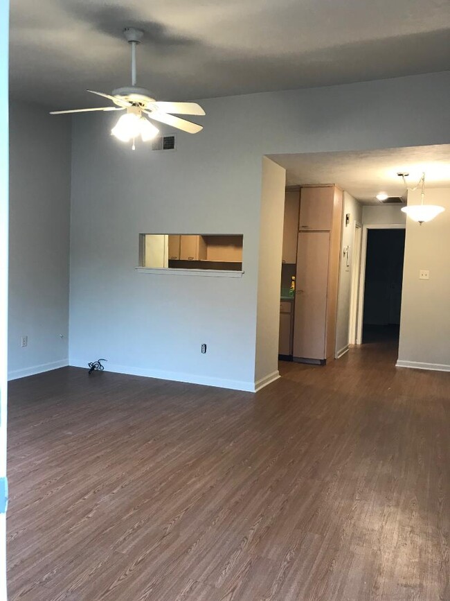 Building Photo - 3086 Mission Rd Rental