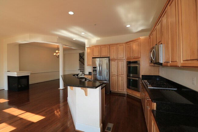 Photo - SHORT TERM LEASE AVAILABLE -- Luxury TH in Bethesda - 4 bed + 3.5 ba - Elevator TH in Gated commu...