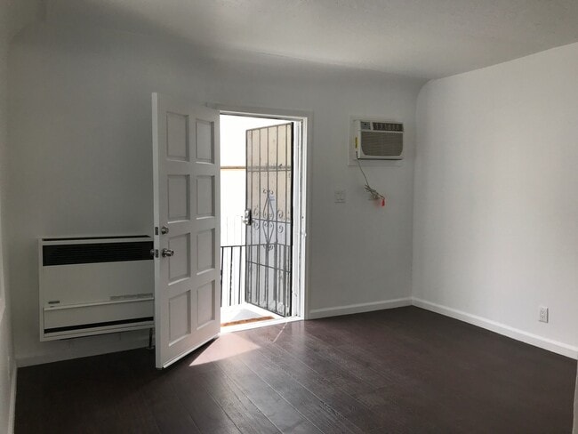 Photo - 3926 W 28th St Unit 3926 1/2 W 28th St