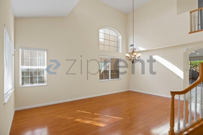 Photo - 709 Buriat St