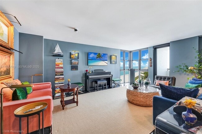 Photo - 2555 Collins Ave Unidad PH114